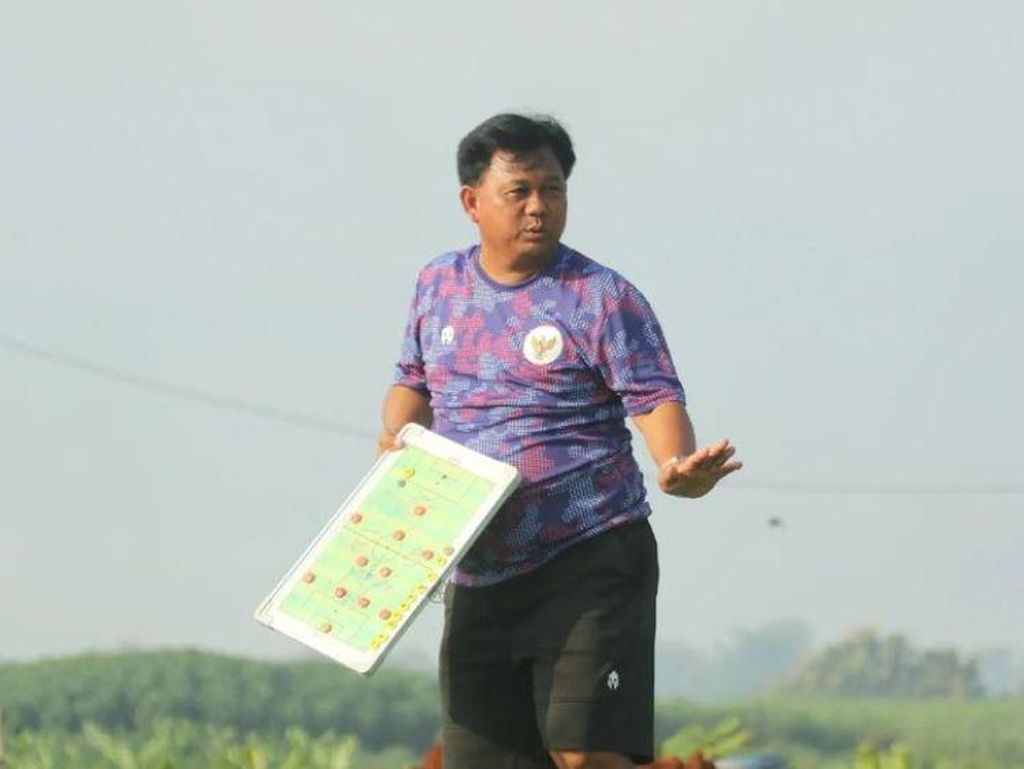 Profil Budiardjo Thalib, Pria Asal Makassar yang Kini Melatih di Persela Profil Budiardjo Thalib, Pria Asal Makassar yang Kini Melatih di Persela