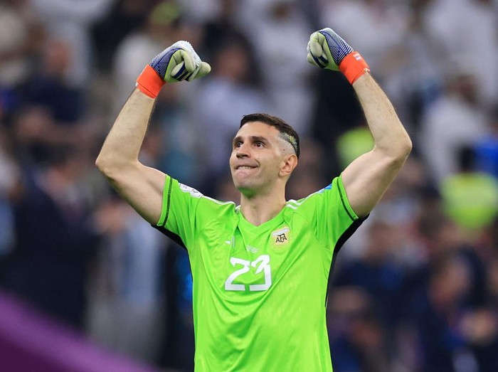 LUSAIL CITY, QATAR - DECEMBER 13: Emiliano Martinez of Argentina celebrates the team's third goal scored by Julian Alvarez (not pcitured) during the FIFA World Cup Qatar 2022 semi final match between Argentina and Croatia at Lusail Stadium on December 13, 2022 in Lusail City, Qatar. (Photo by Buda Mendes/Getty Images)