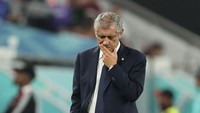 Terbaru, ada Fernando Santos yang tak lagi menukangi Timnas Portugal setelah delapan tahun lamanya. Di Piala Dunia 2022, Bruno Fernandes tersingkir di perempatfinal. Foto: Getty Images/Fantasista