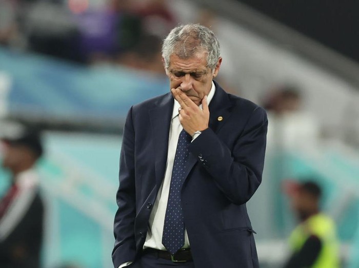 DOHA, QATAR - DECEMBER 10:  Portugal Manager Fernando Santos reacts during the FIFA World Cup Qatar 2022 quarter final match between Morocco and Portugal at Al Thumama Stadium on December 10, 2022 in Doha, Qatar. (Photo by Youssef Loulidi/Fantasista/Getty Images)