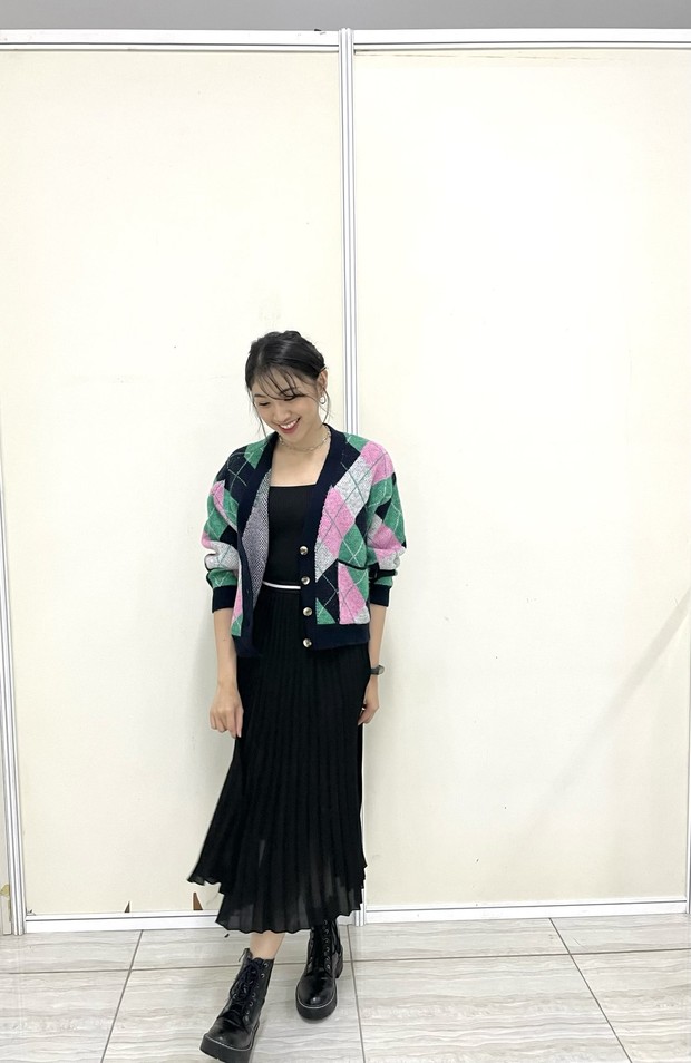 Gaya Serba Hitam ala Shani JKT48. Foto: Twitter.com/N_ShaniJKT48 Gaya Serba Hitam ala Shani JKT48. Foto: Twitter.com/N_ShaniJKT48