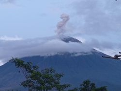Gunung Semeru Kembali Erupsi, Keluarkan Abu Setinggi 1.000 Meter