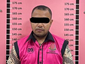 Palsukan Perizinan Miras, Oknum ASN Pemkot Surabaya Ditangkap Kejari