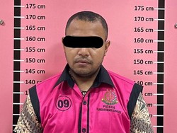 Palsukan Perizinan Miras, Oknum ASN Pemkot Surabaya Ditangkap Kejari