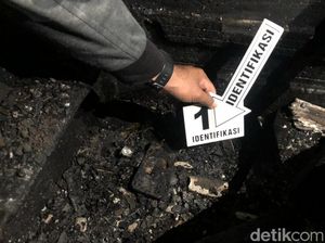 Olah TKP HP Meledak Tewaskan Warga Pasuruan, Polisi: Dipakai Sambil Dicas Olah TKP HP Meledak Tewaskan Warga Pasuruan, Polisi: Dipakai Sambil Dicas