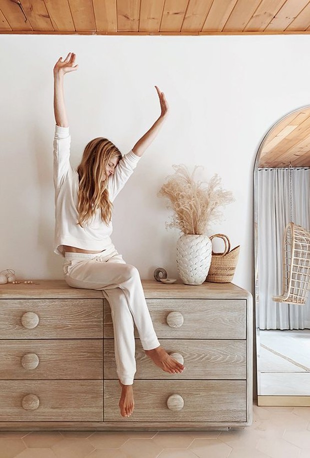 gambaran seseorang yang bahagia karena mencintai diri sendiri