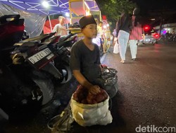Menyemai Asa ala Bocah Penjual Salak di Bandung