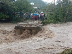 Jembatan di Polman Sulbar Putus Diterjang Banjir