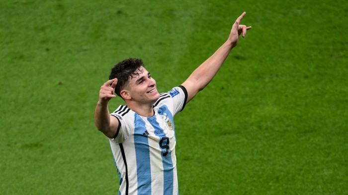 LUSAIL CITY, QATAR - DECEMBER 13: Julian Alvarez of Argentina celebrates after scoring the teams second goal during the FIFA World Cup Qatar 2022 semi final match between Argentina and Croatia at Lusail Stadium on December 13, 2022 in Lusail City, Qatar. (Photo by Stephen McCarthy - FIFA/FIFA via Getty Images)