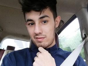 Aktor Bule Kevin Sanova Sepi Job karena Corona, Keliling Jualan Roti Juga Jadi Aktor Bule Kevin Sanova Sepi Job karena Corona, Keliling Jualan Roti Juga Jadi