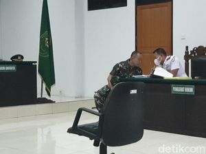 Momen Letda Candra Jalani Sidang Kasus KDRT di Pengadilan Militer Momen Letda Candra Jalani Sidang Kasus KDRT di Pengadilan Militer