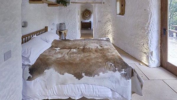 Menyatu dengan Alam, Rumah di Bekas Goa 700 Tahun Ini Unik atau Seram?