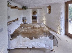Menyatu dengan Alam, Rumah di Bekas Goa 700 Tahun Ini Unik atau Seram? Menyatu dengan Alam, Rumah di Bekas Goa 700 Tahun Ini Unik atau Seram?