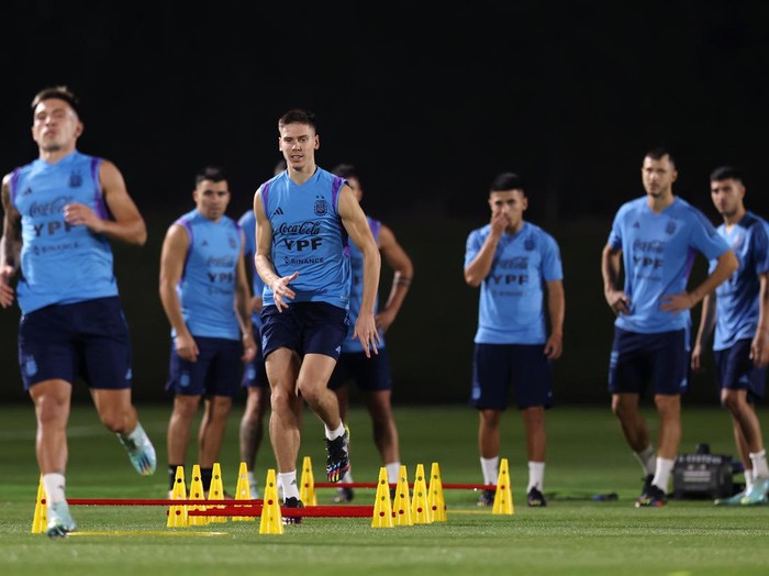 Timnas Argentina melakukan sesi latihan di Qatar University Training Site 3 di Doha, Qatar, Kamis (15/12/2022).