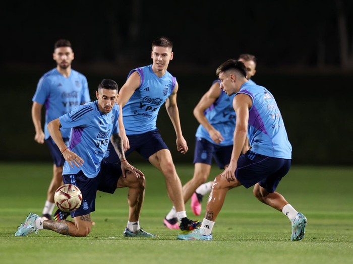 Timnas Argentina melakukan sesi latihan di Qatar University Training Site 3 di Doha, Qatar, Kamis (15/12/2022).