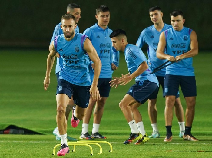 DOHA, QATAR - DECEMBER 15: Argentina player during a training session ahead of the World Cup Final at Qatar University on December 15, 2022 in Doha, Qatar. (Photo by Khalil Bashar/Jam Media/Getty Images)