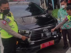 Hindari Gage Pakai Pelat Merah Palsu, Mobil Minibus Disetop Polisi di HI!