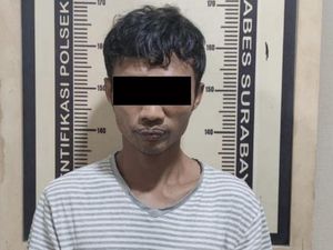 Petugas Telkom Gadungan Ditangkap Sedang Menggulung 48 Meter Kabel Curian Petugas Telkom Gadungan Ditangkap Sedang Menggulung 48 Meter Kabel Curian