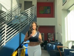 Wanita Ini Viral karena Bentuk Tubuhnya Dianggap Sempurna, Dikira Editan