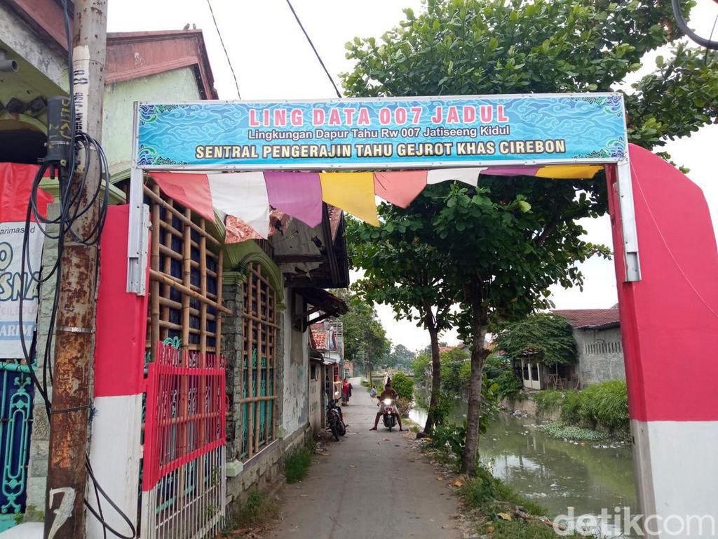 Menengok Pabrik Tahu Gejrot di Desa Jatiseeng Kidul Kabupaten Cirebon