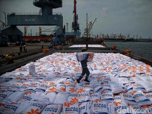 Beras Impor Banjiri RI, Sebagian Besar dari Thailand & Vietnam Beras Impor Banjiri RI, Sebagian Besar dari Thailand & Vietnam