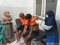 Tepergok Bobol Rumah Warga, Dua Maling di Banyuwangi Bonyok Dimassa