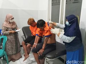 Tepergok Bobol Rumah Warga, Dua Maling di Banyuwangi Bonyok Dimassa Tepergok Bobol Rumah Warga, Dua Maling di Banyuwangi Bonyok Dimassa