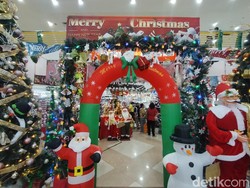 Pernak-pernik Natal Mulai Dipajang, Pedagang Semringah Penjualan Naik 50%