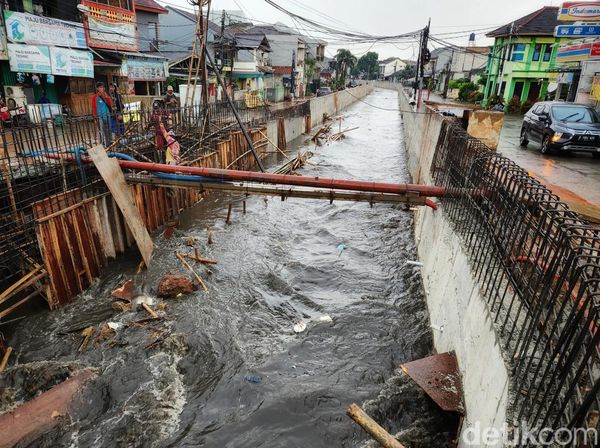 Proyek Penurapan Sungai pada Kawasan Langganan Banjir di Tangsel
