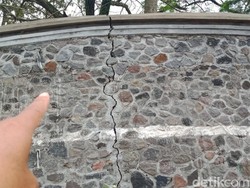 Waspada Lur! Tembok Stadion Trikoyo Klaten Retak-retak