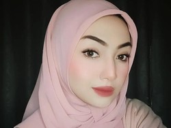 Berhijab, Riesca Rose Bicara Soal Jodoh