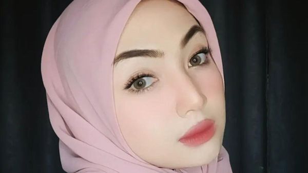 Riesca Rose Mantap Berhijab, Postingan Instagram Dirapikan