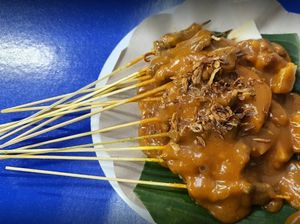 Lamak Bana! 5 Sate Padang Lezat Ini Buka Hingga Tengah Malam Lamak Bana! 5 Sate Padang Lezat Ini Buka Hingga Tengah Malam