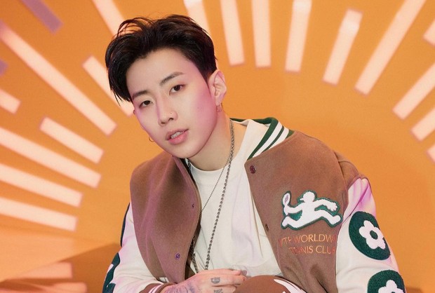 Sebelum menjadi solois sukses ia sempat menjadi leader 2PM dalam waktu singkat / Foto: instagram.com/moresojuplease