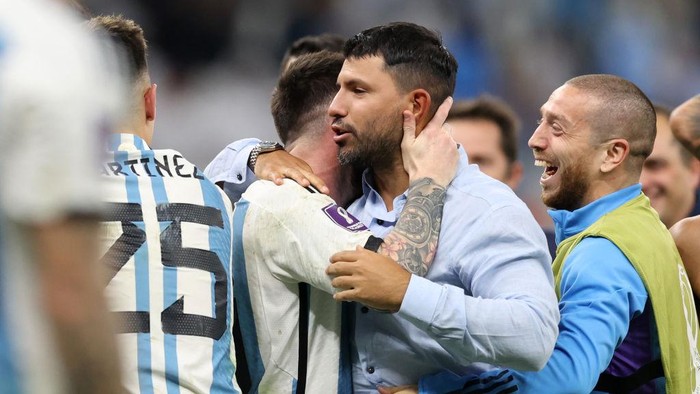 DOHA, QATAR - DECEMBER 15: Former Footballer, Sergio Aguero looks on from the bench during the Argentina training session ahead of the World Cup Final match against France at Qatar University on December 15, 2022 in Doha, Qatar. (Photo by Alex Pantling/Getty Images)