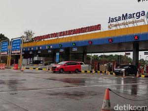 Suasana Lalu Lintas Gerbang Tol Kalikangkung Masih Lengang