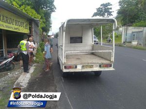 Tabrak Lari di Argomulyo Bantul, Pemotor Terpental Dihantam Mobil