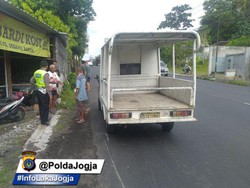 Tabrak Lari di Argomulyo Bantul, Pemotor Terpental Dihantam Mobil