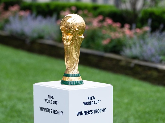 NEW YORK, NY - JUNE 16: The FIFA World Cup winners trophy on display during a press conference at 30 Rockefeller Center on June 16, 2022 in New York, New York. (Photo by Howard Smith/ISI Photos/Getty Images)