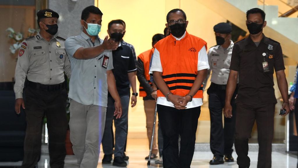 Wakil Ketua DPRD Jatim Resmi Ditahan KPK Wakil Ketua DPRD Jatim Resmi Ditahan KPK