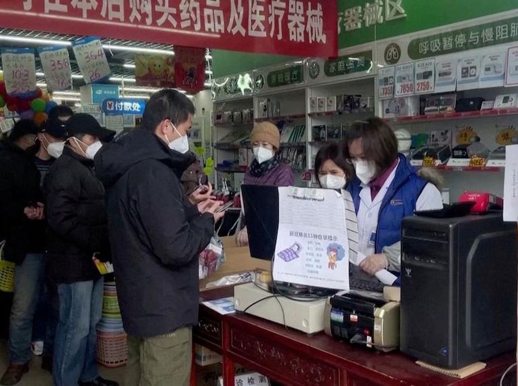 Warga China Berburu Obat Penurun Demam-Alat Tes COVID hingga ke Australia Warga China Berburu Obat Penurun Demam-Alat Tes COVID hingga ke Australia