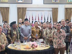 Gubernur Sambut 120 Perantau dari Sydney yang Pulang Basamo ke Sumbar