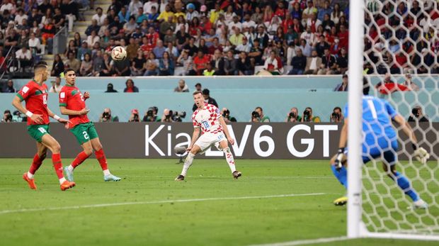 DOHA, QATAR - DECEMBER 17: Mislav Orsic of Croatia scores the team's second goal during the FIFA World Cup Qatar 2022 3rd Place match between Croatia and Morocco at Khalifa International Stadium on December 17, 2022 in Doha, Qatar. (Photo by Clive Brunskill/Getty Images)