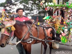 Nestapa Kusir Kuda Kuningan di Taman Kota Nestapa Kusir Kuda Kuningan di Taman Kota