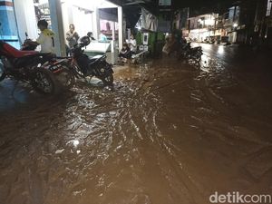 Banjir Bandang Terjang Cianjur, 445 Warga Terdampak Banjir Bandang Terjang Cianjur, 445 Warga Terdampak