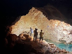 Terpana dengan Magisnya Pantai Perawan dan Gua Megah di Buton Tengah