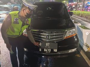 Masih Aja Nekat! Ada Honda Elysion Terciduk Pakai Pelat Toyota Fortuner Masih Aja Nekat! Ada Honda Elysion Terciduk Pakai Pelat Toyota Fortuner