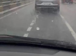 Hujan Es Juga Terjadi di Tebet Jaksel, Butiran Es Berjatuhan di Jalanan