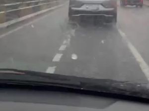 Hujan Es Juga Terjadi di Tebet Jaksel, Butiran Es Berjatuhan di Jalanan Hujan Es Juga Terjadi di Tebet Jaksel, Butiran Es Berjatuhan di Jalanan