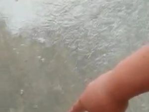 Hujan Es Sebesar Kuku Orang Dewasa Guyur Lamongan